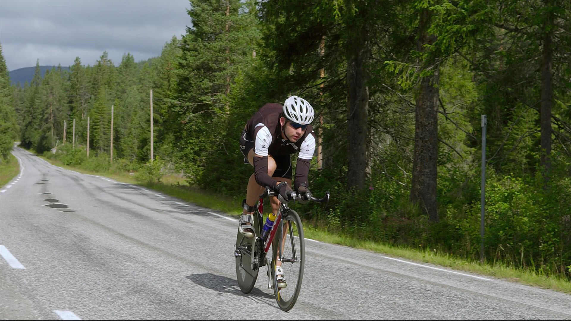 图穆亚凭借精准传球与极强的突破能力，在橄榄球锦标赛中大放异彩